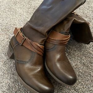 PIKOLINOS Brown Heeled Boots with Sophisticated Design